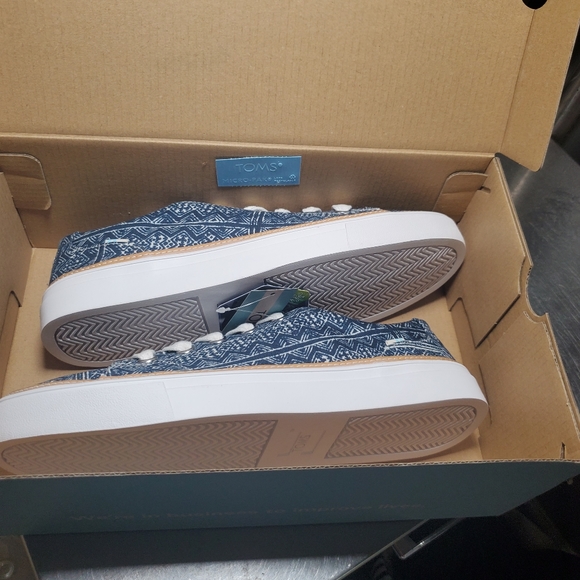 TOMS Alex - Picture 2 of 6